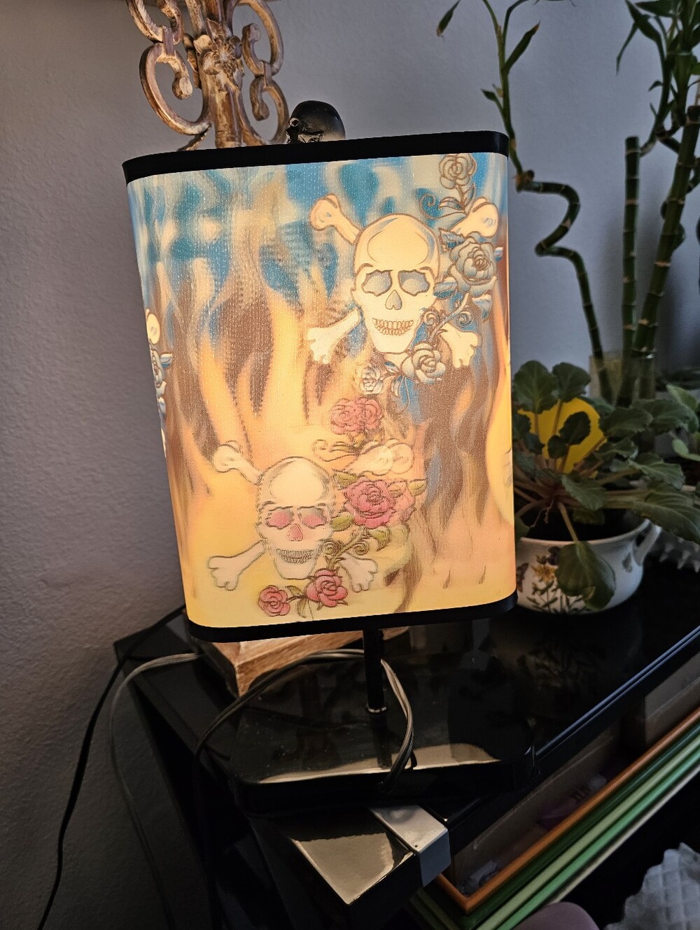 Vintage Y2K Skull & Roses Tattoo Desk Lamp